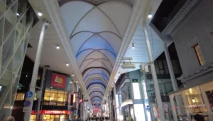 広島 夜の本通商店街